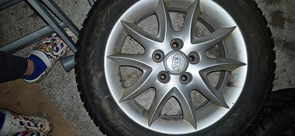 Kia alumiinivanteet nastarenkailla 195/65 R15
