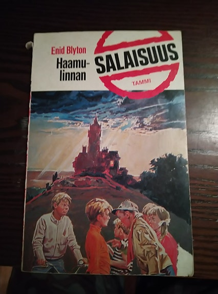 Enid Blyton Haamulinnan salaisuus kirja