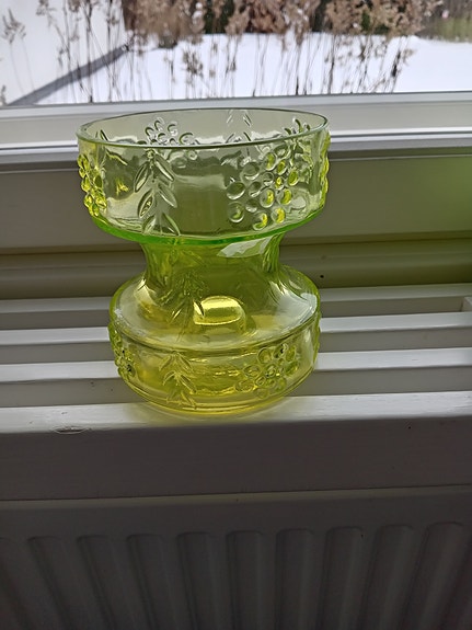 Mesimarja kääntömaljakko
