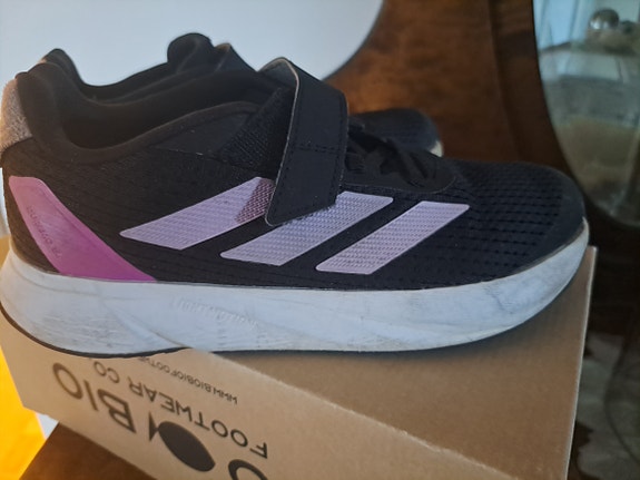 Siistit Adidas lenkkarit, pohjallinen 21.5cm  8e