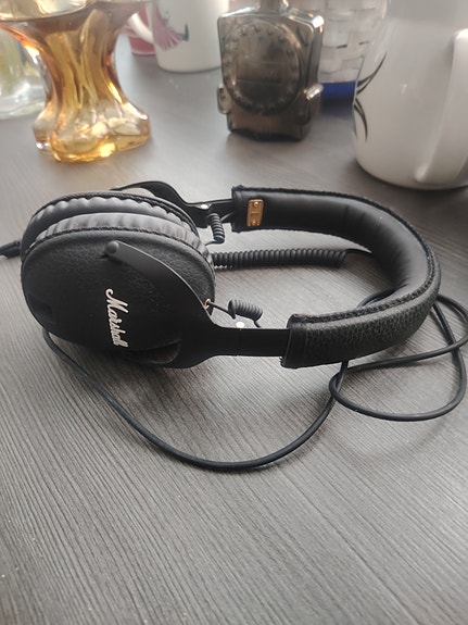 Marshall langalliset on-ear -kuulokkeet musta