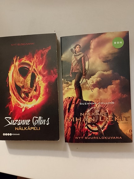 Suzanne Collins Nälkäpeli ja Vihan liekit pokkarikirjat