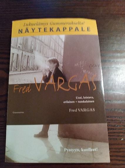Fred Vargas : Pystyyn, kuolleet