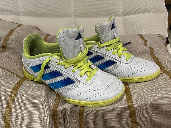 Lasten Adidas Sala sisäpelikengät (34)