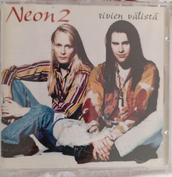 Cd-levy: Neon 2, Rivien välistä