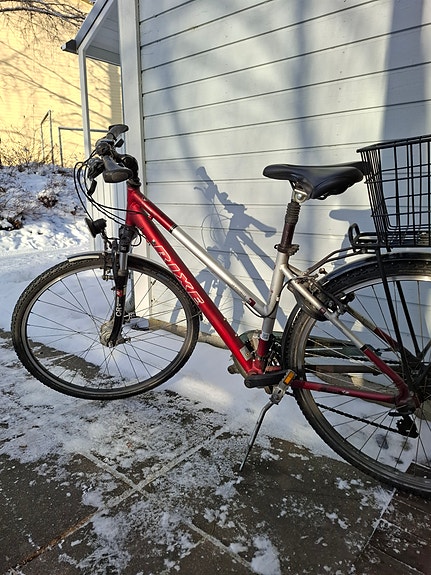 Rixe La Rochelle laadukas trekking-/retkipyörä nastarenkailla, S‑koko 28”, 24 v.