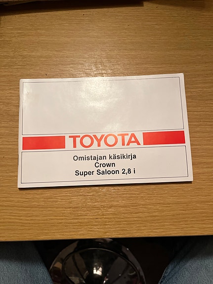 Toyota Crown Super Saloon 2.8 i omistajan käsikirja