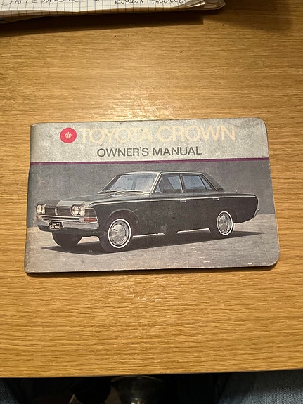 Toyota Crown käyttöohjekirja