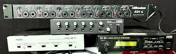 Boss SE-50 yms. Elektroniikkaa