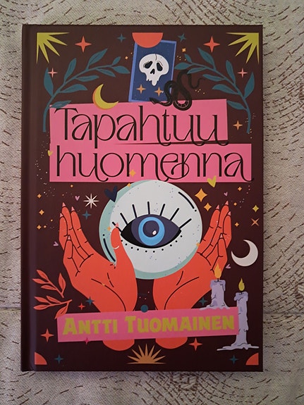 Tapahtuu huomenna - Antti Tuomainen