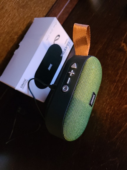Sinox  Lifestyle  Bluetooth kaiutin FM-radiolla