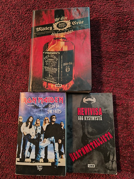 Iron Maiden, Mötley Crüe kirjat