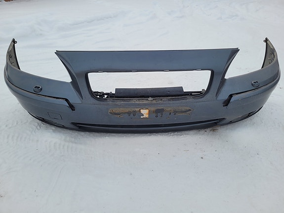 Volvo V70 etupuskuri