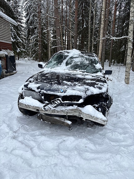 BMW E46 330d 2002vm henkilöauto varaosiksi
