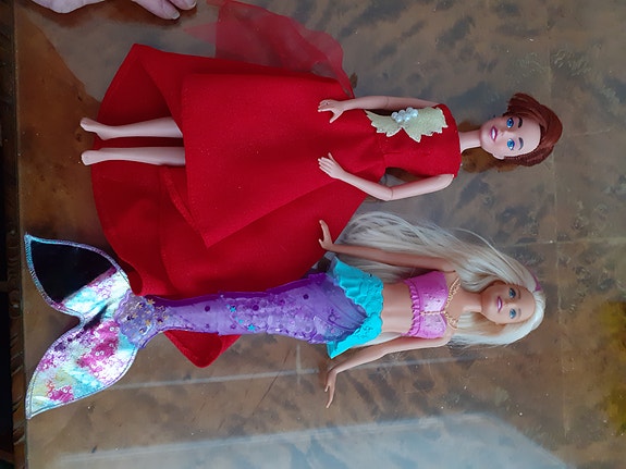 Anastasia- nukke + punainen puku ja merenneito- Barbie