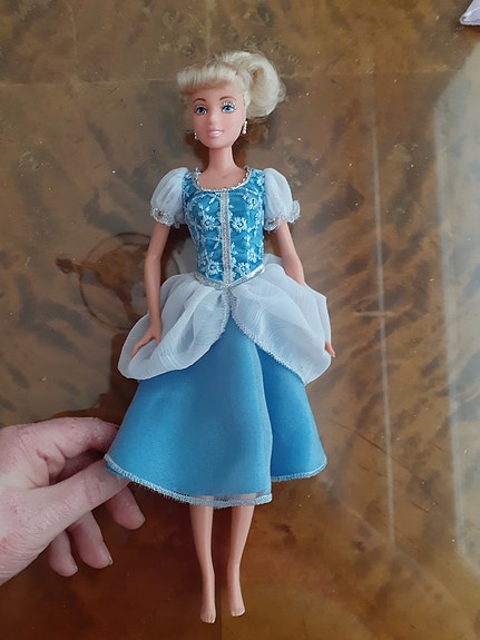 Söötti Tuhkimo- Barbie  DISNEY