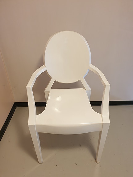 Kartell Louis Ghost tuoli