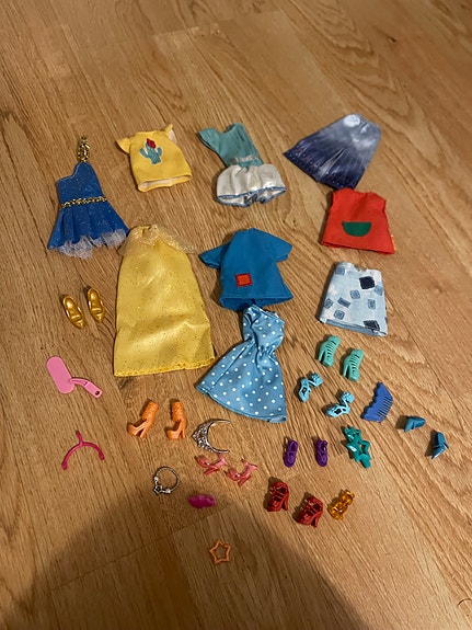Barbie nuken vaatteet ja asustepaketti