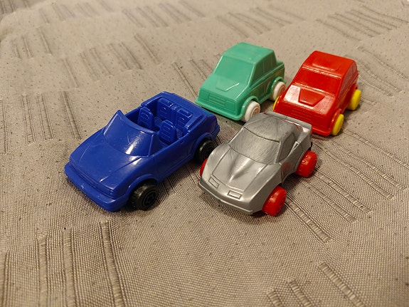 Plasto "lytätyt" autot