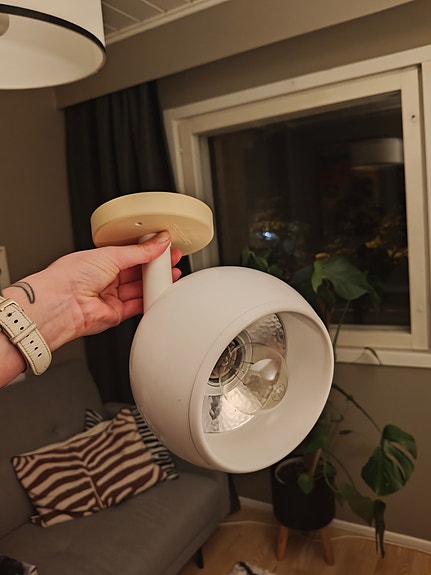 Lampukas retro pallovalaisin