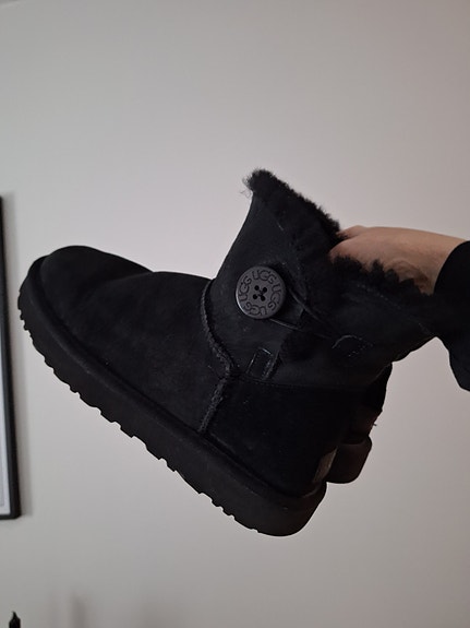 Ugg mini bailey button talvikengät 40