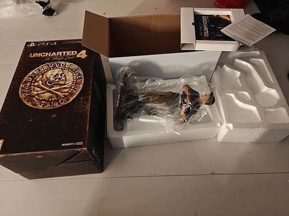 Uncharted 4 collectors edition