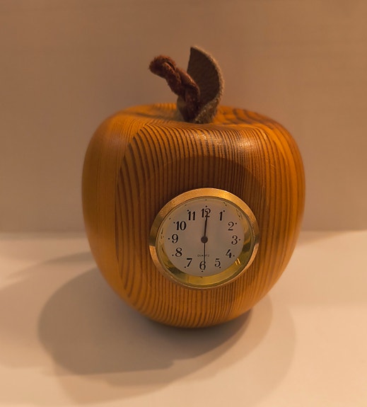 Puinen omenakello Handmade in Finland