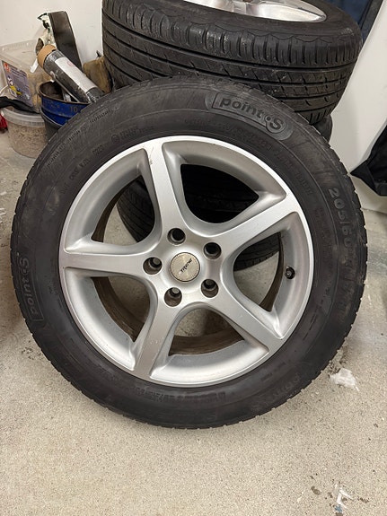 Alumiinivanteet renkailla 16" 7Jx16H2 ET40