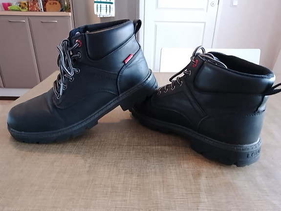 Mustat Levi's maiharit, koko 39