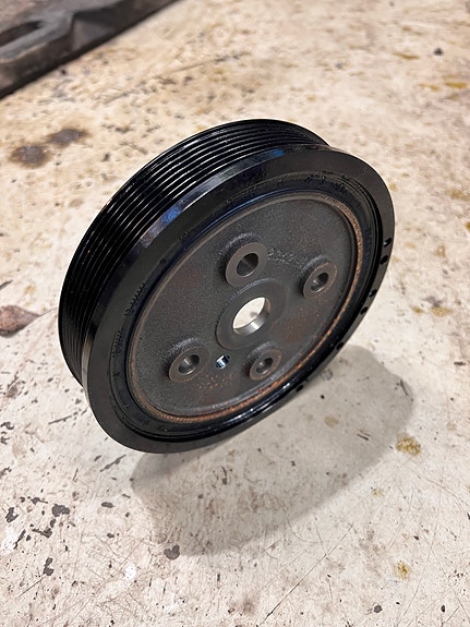 Volvo kampiakselin hihnapyörä 31251643
