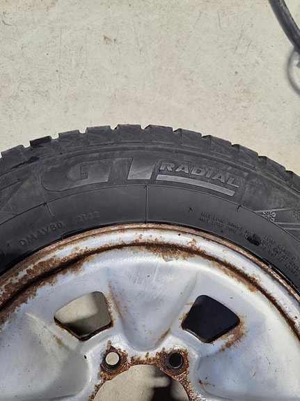 Toyota Hiace, neliveto, vanteet ja nastarenkaat