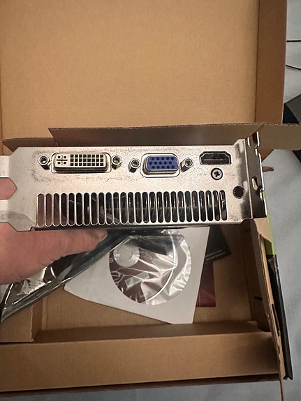 Asus GeForce näytönohjain