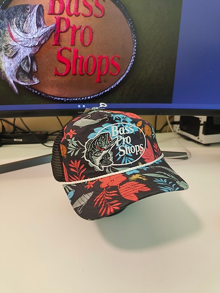 Erikois-Brodeerattu Musta-Sini-Puna , Aito Bass Pro Shops Lippis