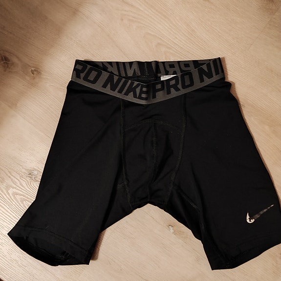 Nike Pro tekniset alushousut, koko M