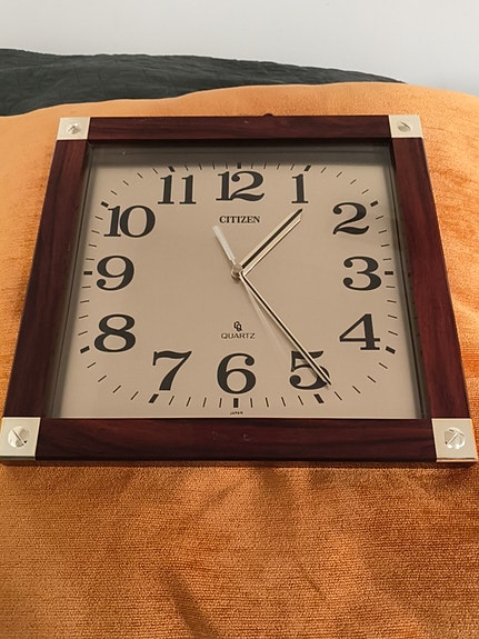 Citizen Quartz seinäkello