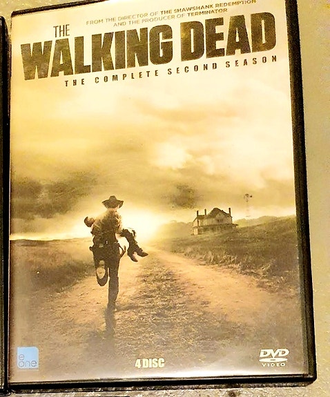 The Walking Dead kausi 2 (4 DVD :n boxi) Suomi-painos