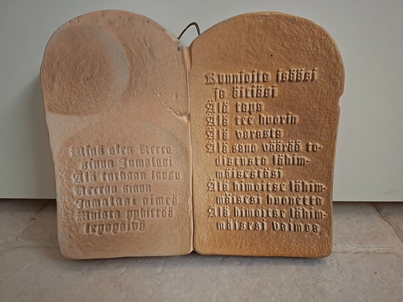 kymmenen käskyä taulu