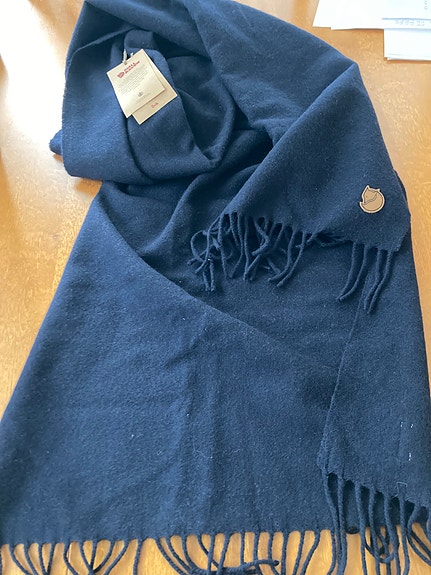 Fjällräven iso kaulahuivi, tummansininen, uusi