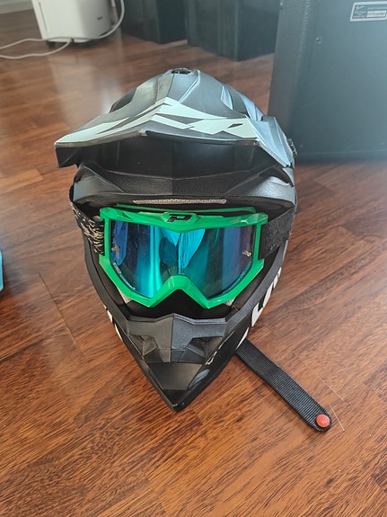 Lzr crossikypärä  m -koko + ajolasit