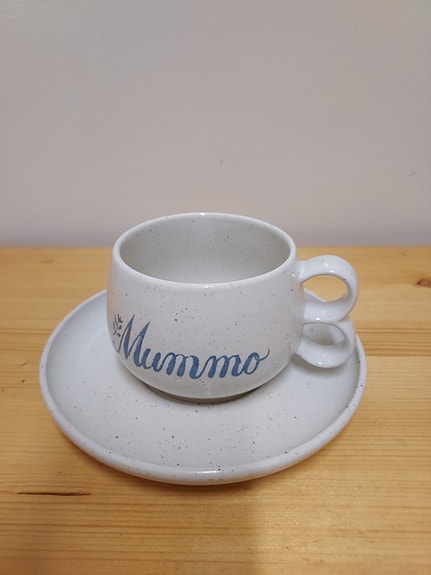 Pentik Halla  Mummo teekuppi ja lautanen