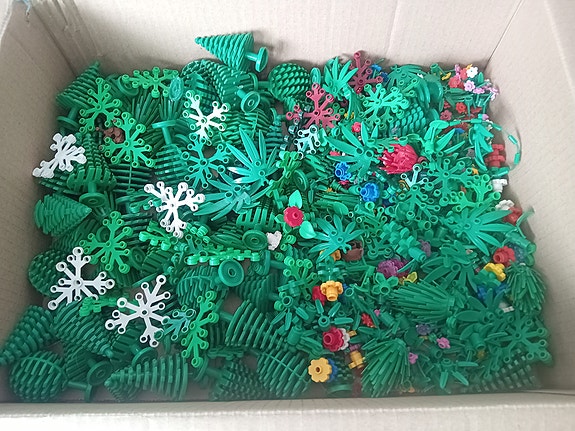 Paljon Lego kasveja halvalla