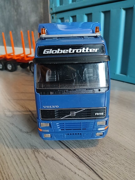 Emek Volvo FH16 tukkiauto