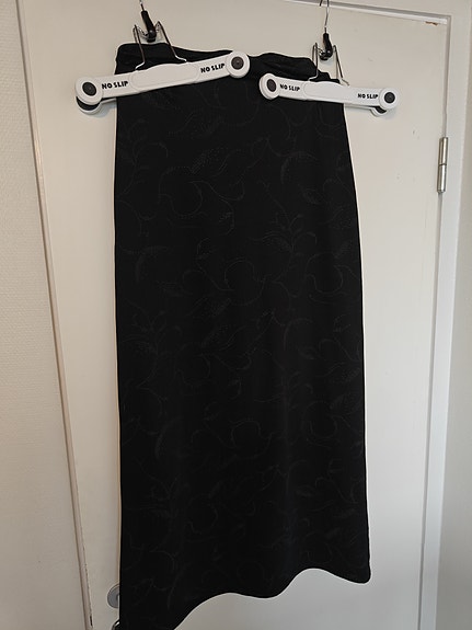 H&M Hennes Collection naisten hame musta M polyesteri