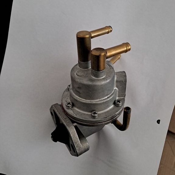 Harrasteauton polttoainepumppu kuntoon Mitsubishi