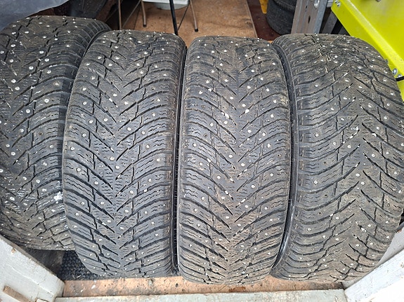 Nokian nastarenkaat VAG peltivanteilla