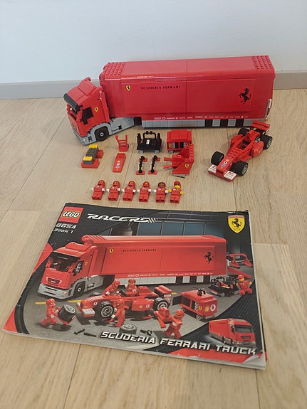 8654 LEGO Scuderia Ferrari Truck