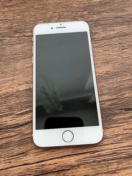 Hyväkuntoinen iPhone 8