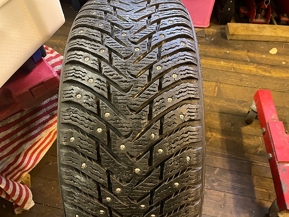 Nokian Hakkapeliitta nastarenkaat 215/45 R18