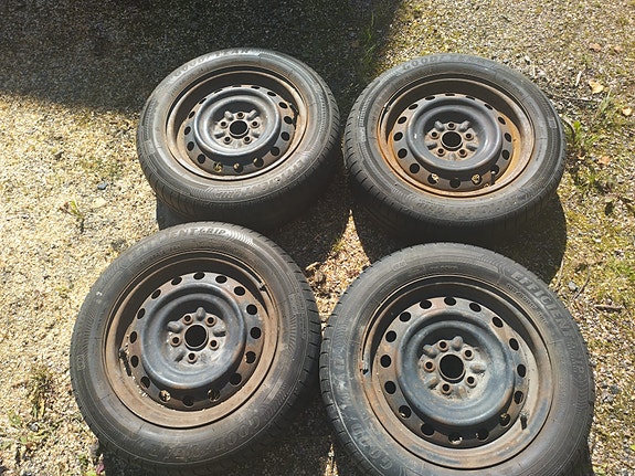 Avensis kesärenkaat 185/65R15 vanteilla