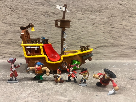 Bucky-merirosvolaiva ja miehistö, Fisher-Price. Jake and the Never Land Pirates